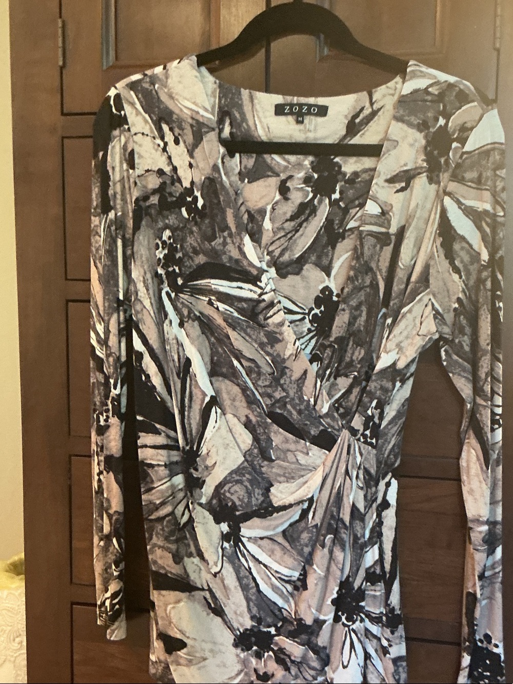 Women’s Gray & Black Floral Jersey Wrap Top